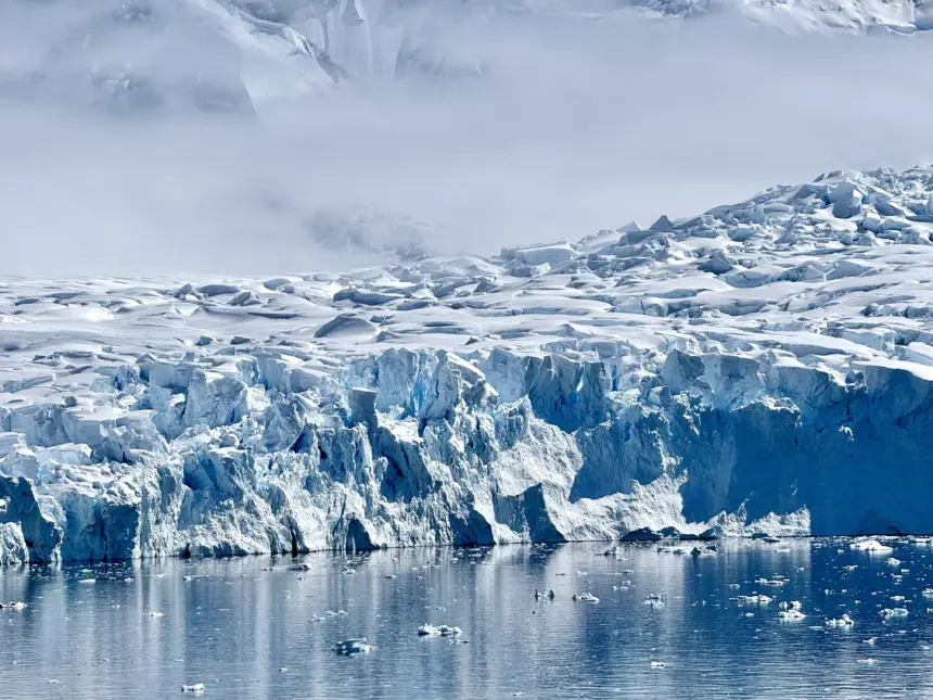 Early Summer on the Antarctic Peninsula [4032x3024] [OC]