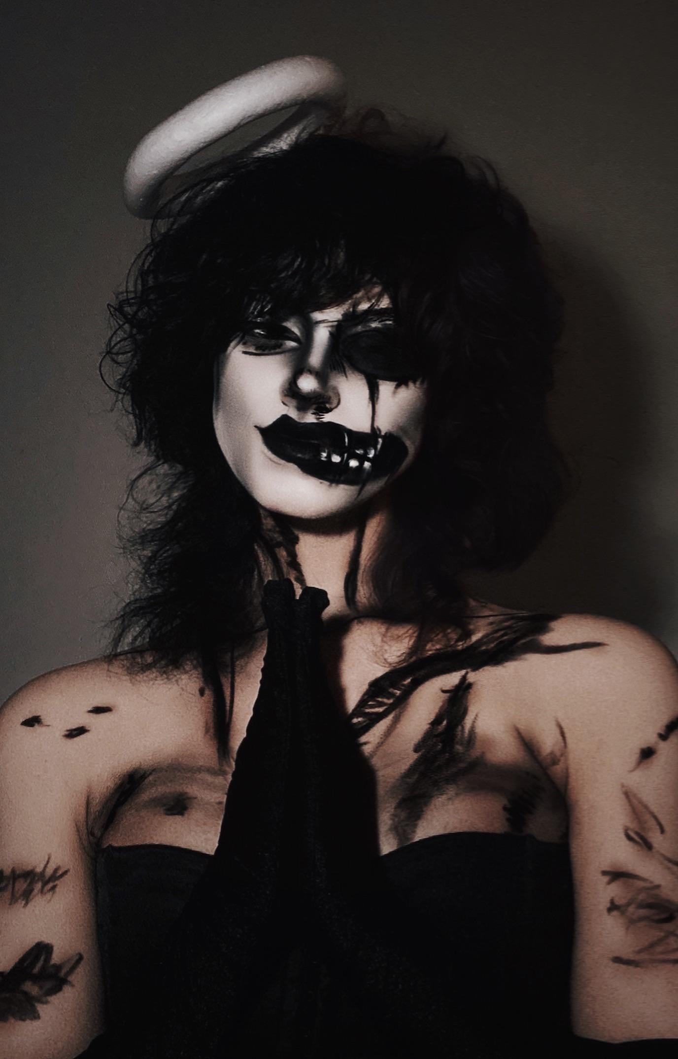 SirReignaMortem Đới