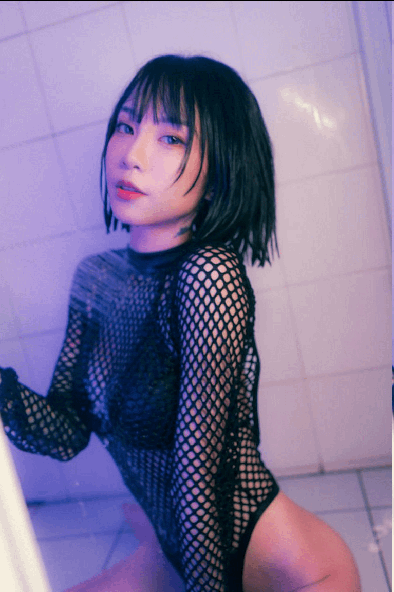 NinelyTHATSKY Hàng