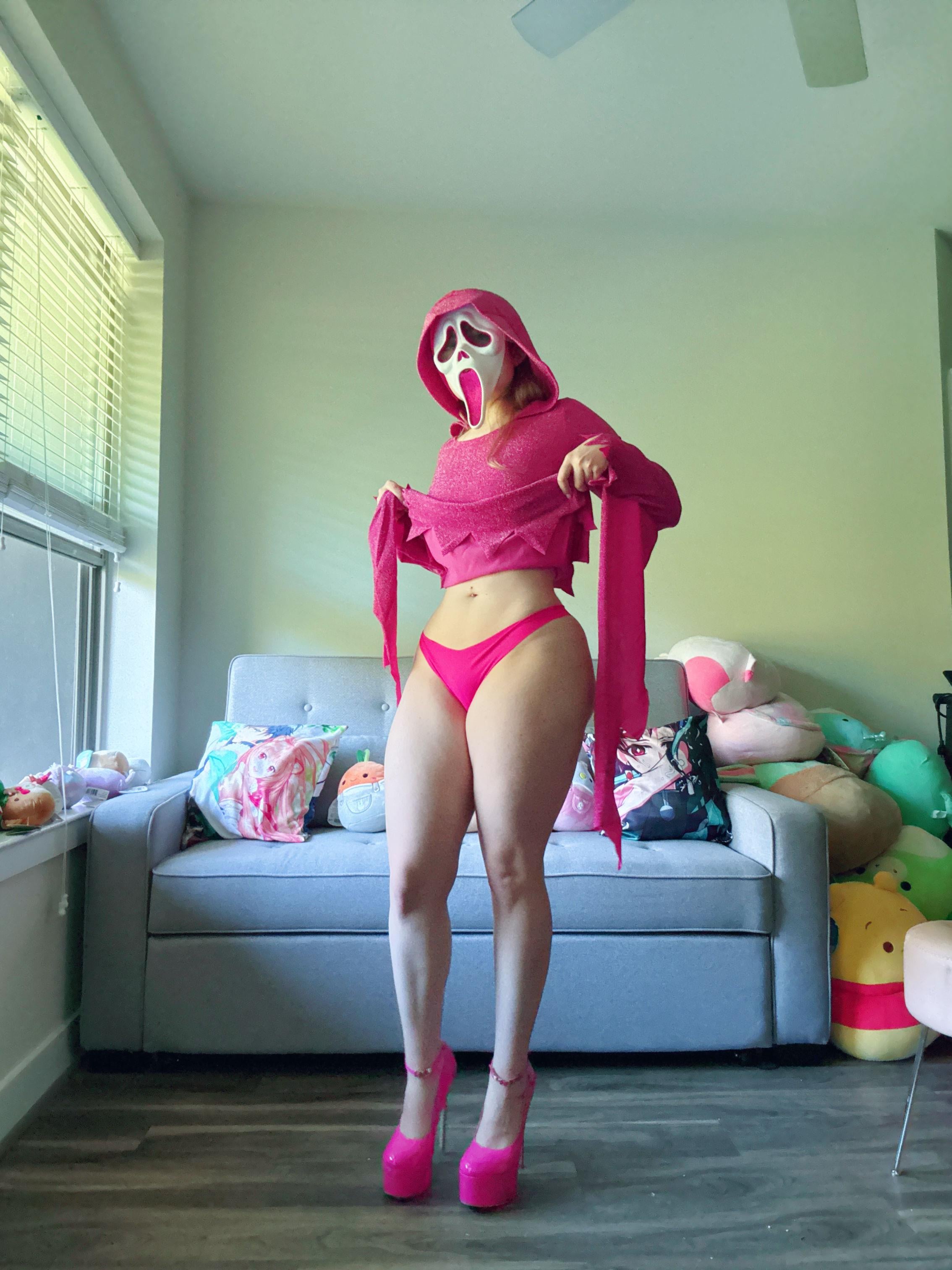 MuscleMommyCosplays