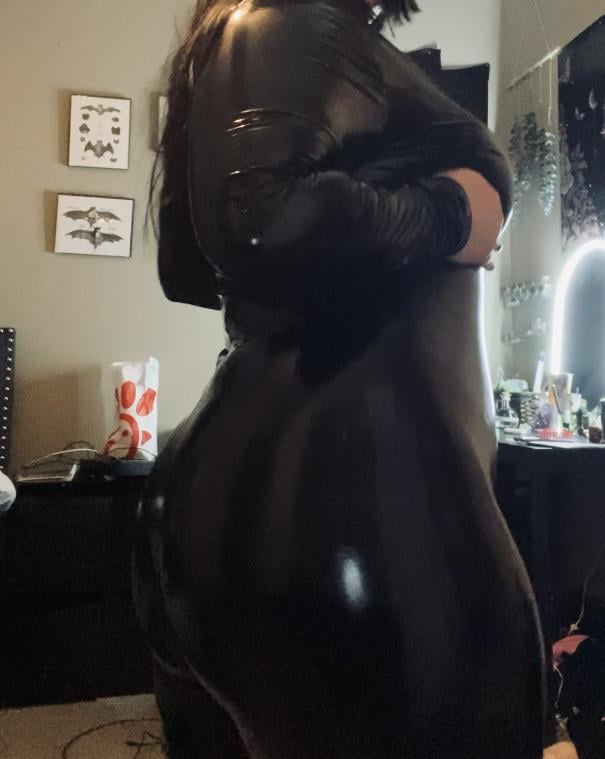 ConfidentRow7097 Khuất