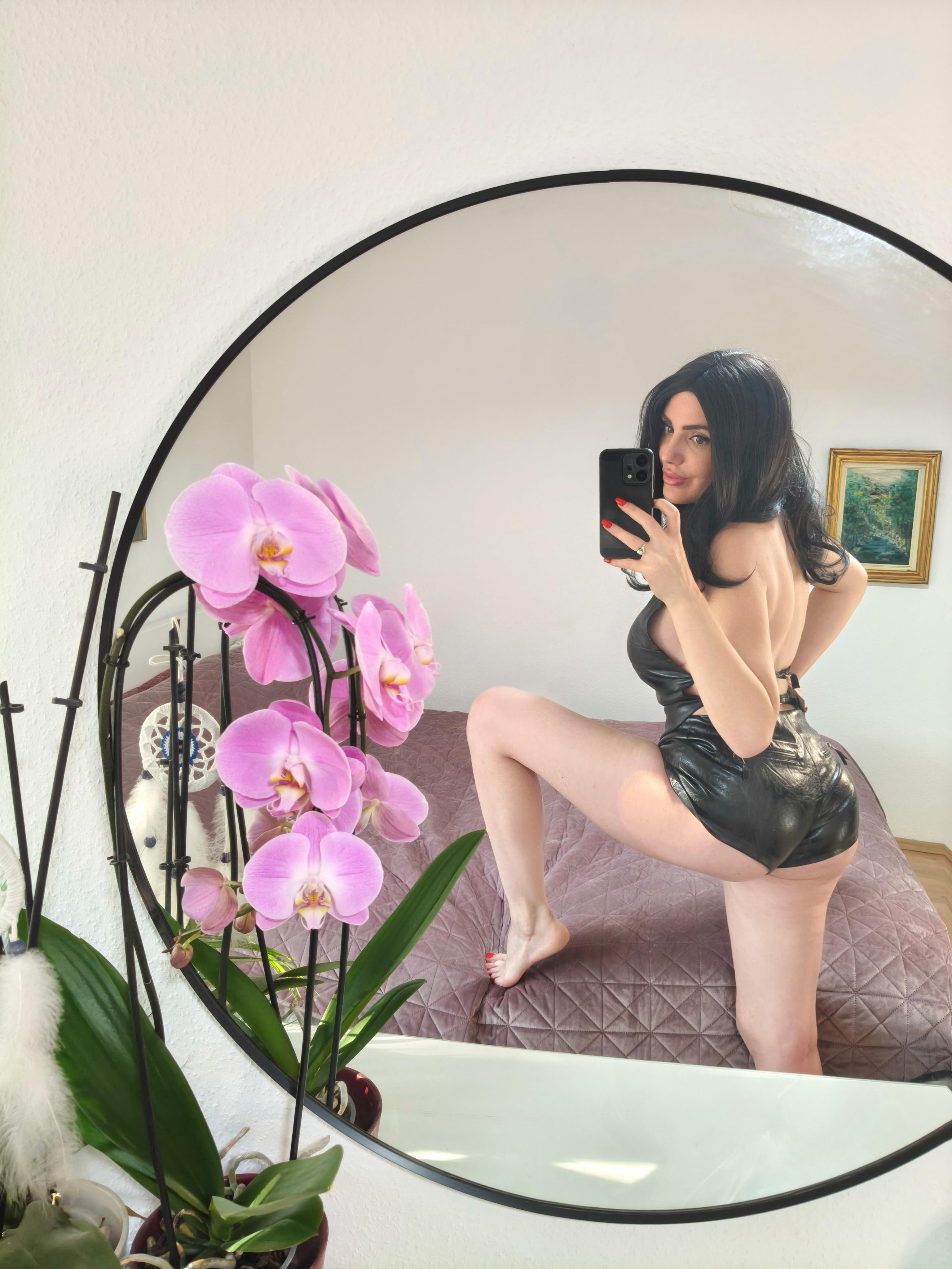 OliviaQueensley1 Văn