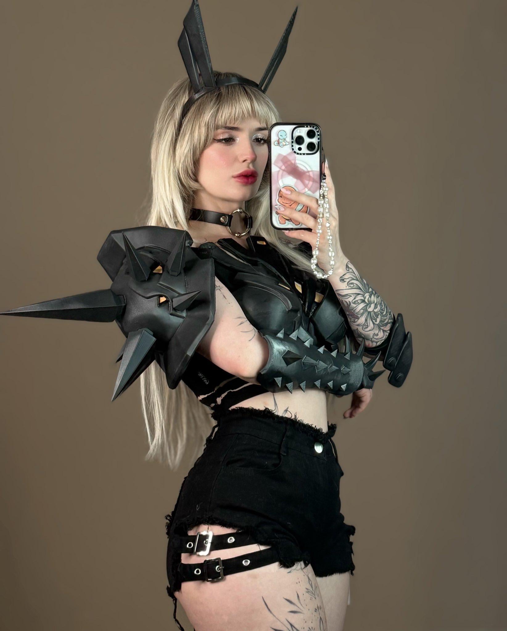 TheRealKhaleesiBB Armstrong